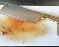 Como limpar uma tábua de corte de plástico para que fique impecável e sem manchas