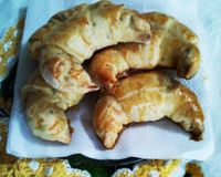 Croissant assado de máquina de pão