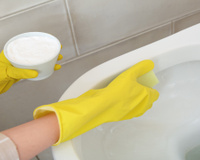 Por que jogar sal no vaso? O passo a passo para o truque que está viralizando na internet e nas casas brasileiras