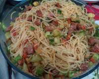 Macarrão com abobrinha e calabresa