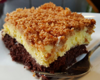 Imagine um bolo cremoso, com sabor de chocolate e um toque delicioso de coco: aprendi como fazer esse bolo com uma confeiteira alemã, é perfeito para um café da tarde