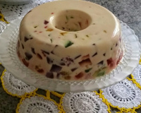 Sobremesa colorida de gelatina