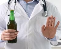 Os médicos concordam: "Quando você bebe álcool, os neurônios atrofiam e você perde a capacidade de criar novas memórias."