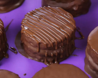 Há 8 anos eu vendia esse pão de mel para uma renda extra e até hoje me pedem a receita: é fácil e fica fofinho, saboroso e desmancha na boca