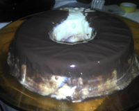 Pudim de sorvete com calda de chocolate