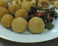 Bolinho de batata recheado com queijo e presunto