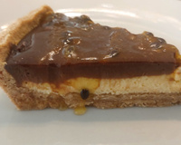 Torta de mousse de maracujá com ganache de chocolate