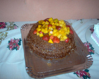 Bolo de chocolate com frutas