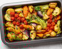 Aprendi um jeito diferente de assar legumes no forno e agora eles ficam caramelizados, dourados e cheios de sabor