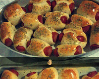 Enroladinho de salsicha assado fácil