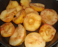 Maçã de micro-ondas com canela