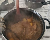 Bife de panela com batatas à la Mama