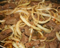 Iscas de fígado aceboladas