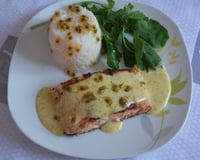 Salmão ao molho de maracujá