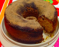 Bolo de fubá com casquinha de açúcar e canela