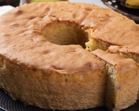Bolo sem farinha branca e sem açúcar é o lanche perfeito para todas as tardes
