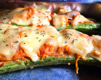 Abobrinha recheada com frango (Zapalito)