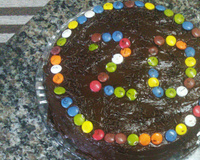 Bolo recheado de chocolate e cobertura ganache