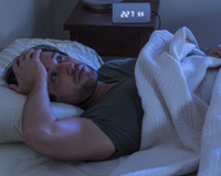 Sou biólogo e garanto: essa é a bebida popular que pode estar atrapalhando as suas noites de sono (não é café!)