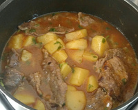 Bife de panela com batatas à la Mama