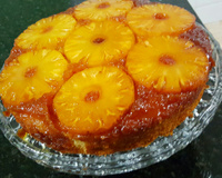 Bolo de abacaxi em calda