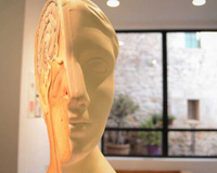 O único museu da Europa dedicado ao olfato fica nesta pequena cidade na Espanha; você pode sentir quase 100 aromas