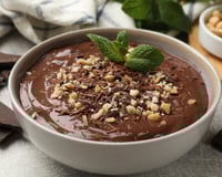 Não precisa de ovo, nem de gelatina para fazer essa mousse de chocolate de liquidificador muito aerada e gostosa