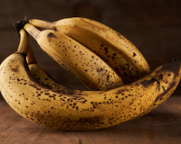 Adeus banana preta: a fruta vai durar muito mais se você armazená-la com esse item de cozinha que todo mundo tem em casa