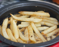 Truque para fazer fritura sem sujar o fogão e os azulejos