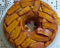 Bolo com banana caramelizada