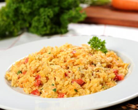 Risoto de arroz integral com frango desfiado: receita simples para um almoço ou jantar especial no fim de semana