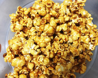 Pipoca caramelizada feita no fogão