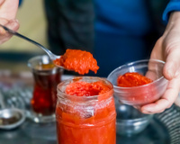 Cheia de sabor e muito fácil de fazer: essa pasta apimentada vai virar o seu novo vício