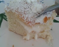 Bolo pão-de-ló com coco