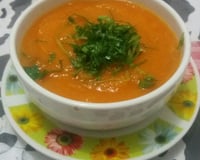 Creme de cenoura com bacon e couve