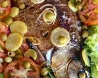 Peixe Assado Recheado com farofa de Alcaparra