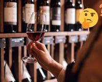 Guia dos vinhos: dicas para decifrar o rótulo como um especialista e não cair em furada ao comprar a bebida