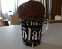 Bolo simples de caneca de micro-ondas