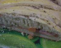 Pizza enrolada com recheio misto