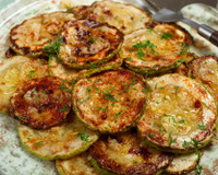 Isso é viciante! Chips de abobrinha na airfryer, um lanche fácil, delicioso e que fica pronto em 20 minutos