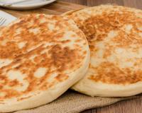Pão sem farinha para o café da manhã: perfeito para torradas, é fácil de fazer e fica pronto em tempo recorde