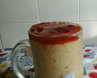 Bolo de xícara de fubá com goiabada