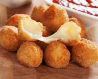 Essa é a bolinha de queijo mais fácil da sua vida! São só três ingredientes, NÃO ESTOURA na panela e também pode fazer na airfryer