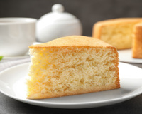 Bolo básico fofinho: como conseguir um bolo que cresça e fique bem macio