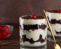 Mousse floresta negra: sobremesa de Natal cremosa, deliciosa e cheia de charme