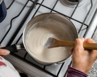 Meu molho bechamel ficava empelotado até eu ver essas dicas no TudoGostoso: agora fica cremoso, lisinho e digno de restaurante