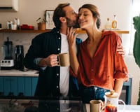 Nutricionistas explicam como esta bebida pode beneficiar o metabolismo e a memória após os 40 anos