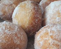 Sonho com recheio de doce de leite