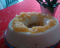 Manjar de coco com calda de abacaxi