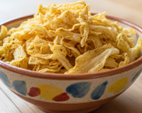 Ficam prontos em 15 minutos e são mais viciantes que salgadinho: chips de repolho crocantes!